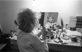 Monica Vitti in camerino durante le riprese del film _L'eclisse_, 1961