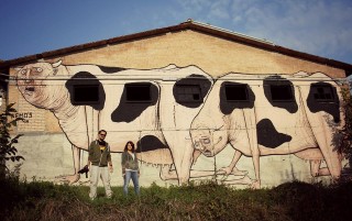 Antonio Libutti davanti al muro di Nemo's per La Sagra della street art a Vedriano