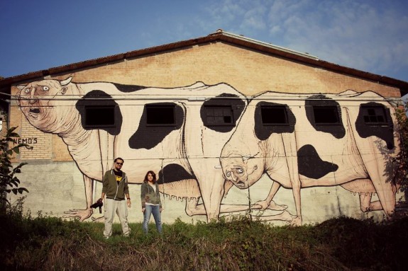 Antonio Libutti davanti al muro di Nemo's per La Sagra della street art a Vedriano