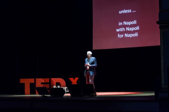 Il professore Bruno Siciliano