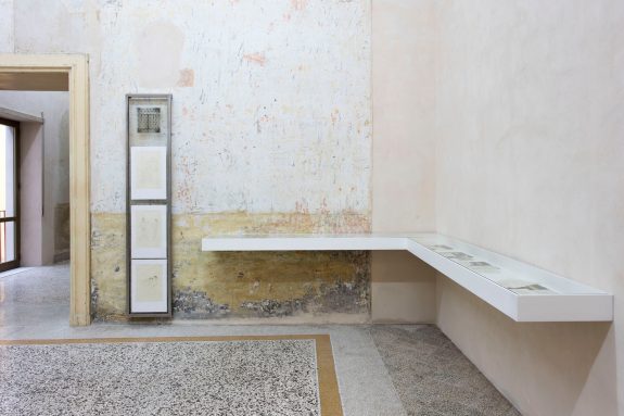 John Cage – Marcel Duchamp – Allan Kaprow, 2016, veduta d’installazione, Casa Morra – Archivio d’Arte Contemporanea, Napoli, Foto Amedeo Benestante ©Fondazione Morra