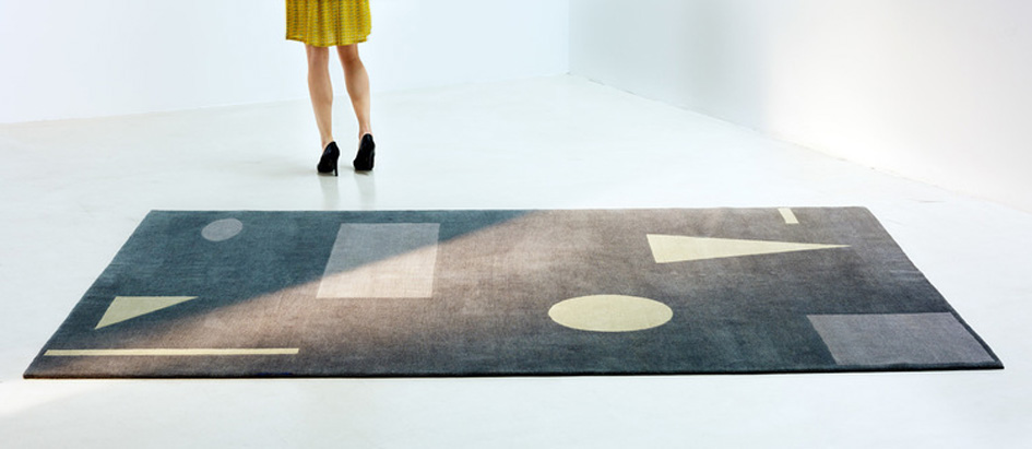 The Interior and the Carpet di Petra Grunert Singh