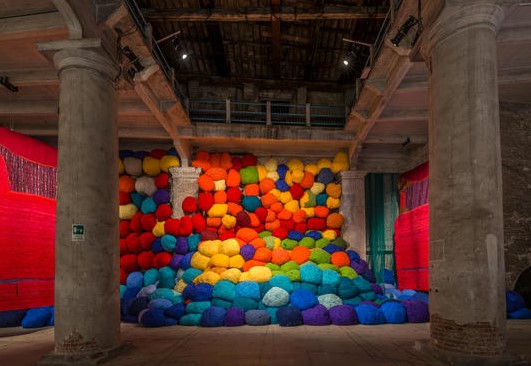 Sheila Hicks, “Escalade Beyond Chromatic Lands”, Viva Arte Viva, Arsenale